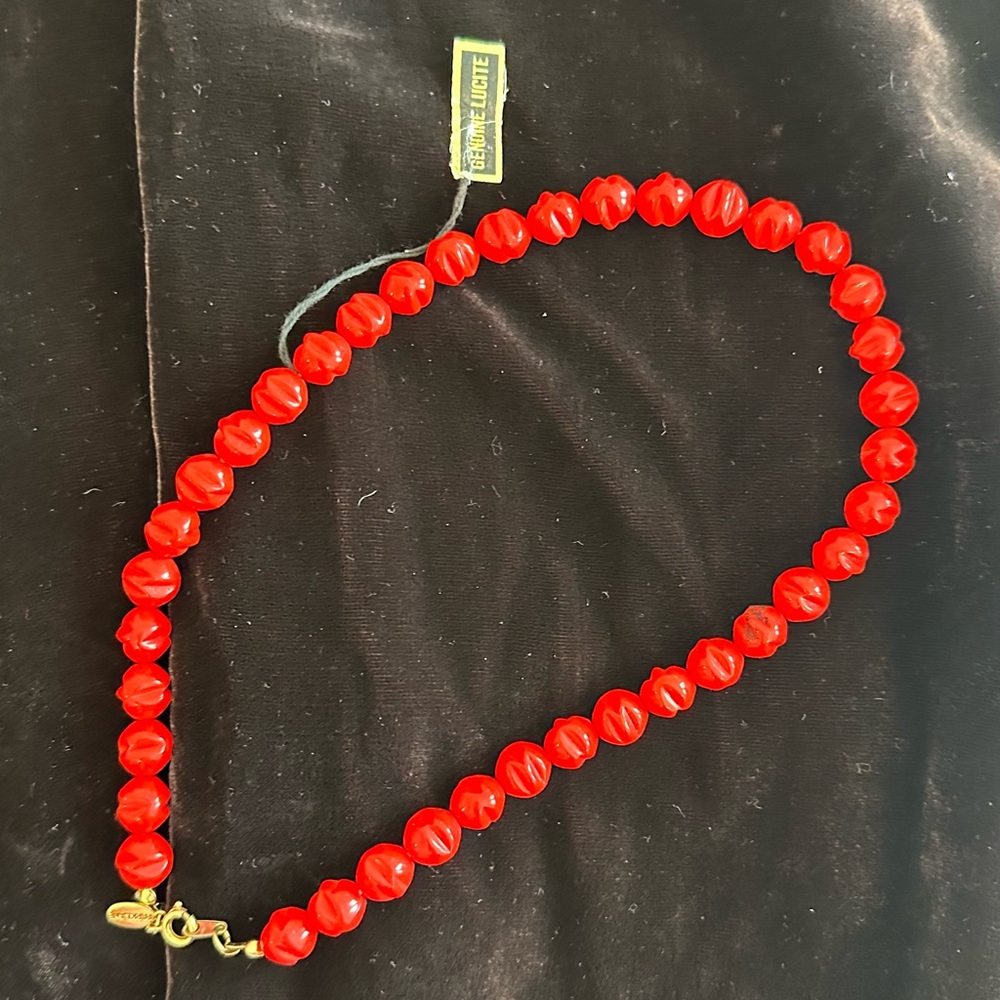 Genuine lucite Parklane necklace with red lucite textured beads NWT